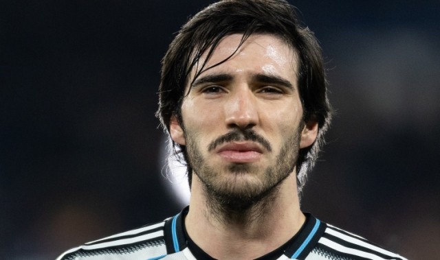 世预赛高清直播入口-记者：曼联想买左边卫 中场目标吉马良斯、托纳利不太会同时离队