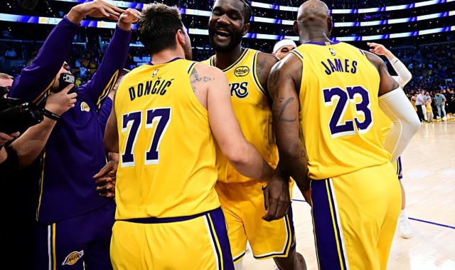 关键时刻简直是攻守兼备，湖人先发中锋的个人能力绝对不差？