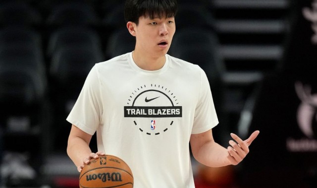 世预赛手机观看平台-健康第一！杨瀚森因背部拉伤缺战G联赛：穿便装场边观战